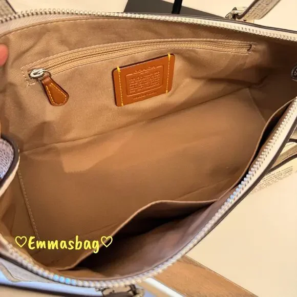 Coach Asher Shoulder Bag With Newspaper Print CDC11 pebbled leather/Chalk Multi - Picture 6 of 6